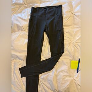 Athleta
Dark taupe
Saluta Stash Pocket